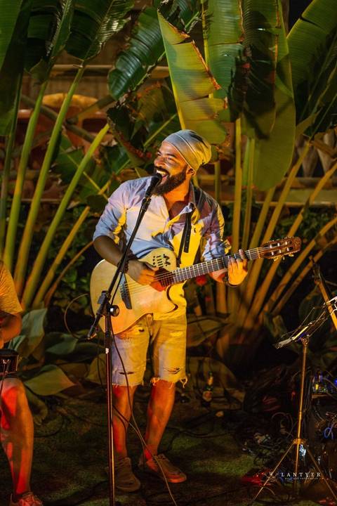 Casamento em Subaúma - Cantor de Casamento Tree Bies Resort - Subaúma - Bahia - Festa de Pré-Casamento - Casamento na Praia - Praia do Forte Bahia – Noivos – Edno Sá - Waldyr Lantyer Fotrografia - Foto da Hora SSA'