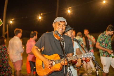 Casamento em Subaúma - Cantor de Casamento Tree Bies Resort - Subaúma - Bahia - Festa de Pré-Casamento - Casamento na Praia - Praia do Forte Bahia – Noivos – Edno Sá - Waldyr Lantyer Fotrografia - Foto da Hora SSA'