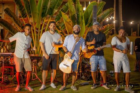 Casamento em Subaúma - Cantor de Casamento Tree Bies Resort - Subaúma - Bahia - Festa de Pré-Casamento - Casamento na Praia - Praia do Forte Bahia – Noivos – Edno Sá - Waldyr Lantyer Fotrografia - Foto da Hora SSA'