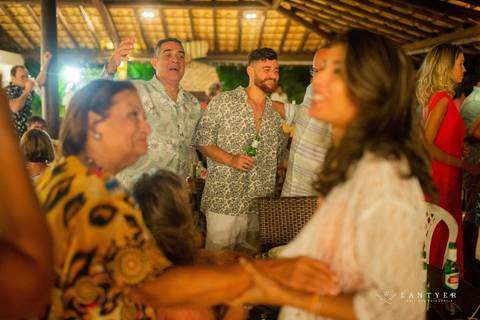 Casamento em Subaúma - Cantor de Casamento Tree Bies Resort - Subaúma - Bahia - Festa de Pré-Casamento - Casamento na Praia - Praia do Forte Bahia – Noivos – Edno Sá - Waldyr Lantyer Fotrografia - Foto da Hora SSA'