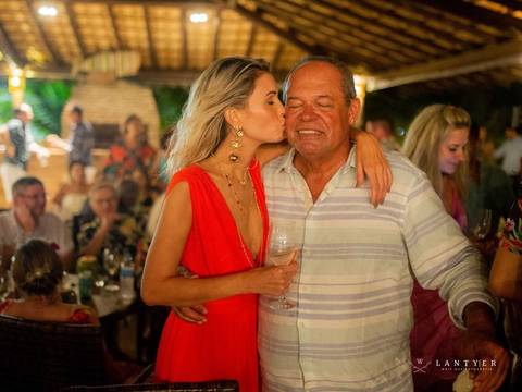 Casamento em Subaúma - Cantor de Casamento Tree Bies Resort - Subaúma - Bahia - Festa de Pré-Casamento - Casamento na Praia - Praia do Forte Bahia – Noivos – Edno Sá - Waldyr Lantyer Fotrografia - Foto da Hora SSA'
