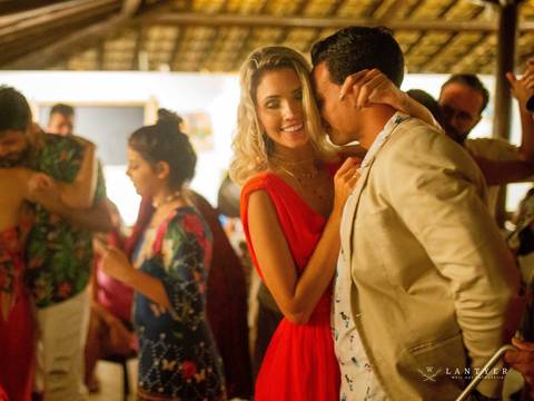 Casamento em Subaúma - Cantor de Casamento Tree Bies Resort - Subaúma - Bahia - Festa de Pré-Casamento - Casamento na Praia - Praia do Forte Bahia – Noivos – Edno Sá - Waldyr Lantyer Fotrografia - Foto da Hora SSA'