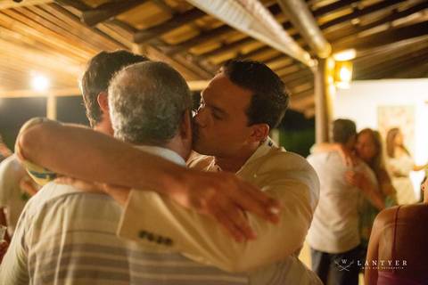 Casamento em Subaúma - Cantor de Casamento Tree Bies Resort - Subaúma - Bahia - Festa de Pré-Casamento - Casamento na Praia - Praia do Forte Bahia – Noivos – Edno Sá - Waldyr Lantyer Fotrografia - Foto da Hora SSA'