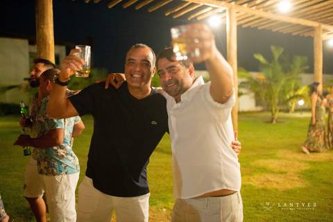 Casamento em Subaúma - Cantor de Casamento Tree Bies Resort - Subaúma - Bahia - Festa de Pré-Casamento - Casamento na Praia - Praia do Forte Bahia – Noivos – Edno Sá - Waldyr Lantyer Fotrografia - Foto da Hora SSA'