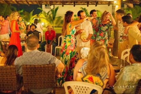 Casamento em Subaúma - Cantor de Casamento Tree Bies Resort - Subaúma - Bahia - Festa de Pré-Casamento - Casamento na Praia - Praia do Forte Bahia – Noivos – Edno Sá - Waldyr Lantyer Fotrografia - Foto da Hora SSA'