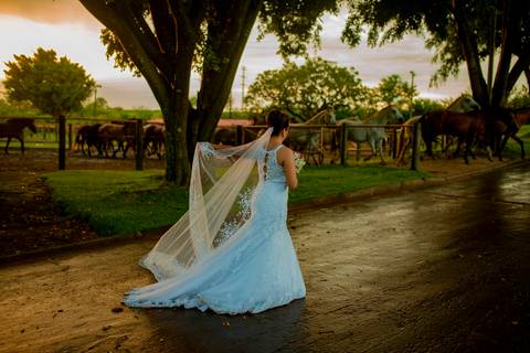 Prévia de Noiva em Brasília-DF / Espaço da Lenda / Casar em Brasília 2019 - Noiva faz ensaio no Espaço da Lenda Noiva com Cavalo'