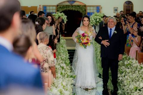 @dicamargodecoracoes⁠
Buffet: @andregourmet⁠
Banda para recepção: @elasduarte⁠
Transporte da noiva: @pratikamanobrista⁠
Cabelo e maquiagem: @fiore.institutodebeleza⁠
Vestido de noiva: @maisonvivianspier⁠
Waldyr Lantyer'