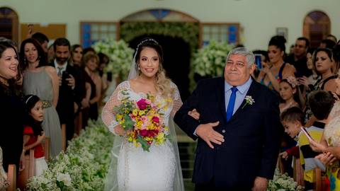 @dicamargodecoracoes⁠
Buffet: @andregourmet⁠
Banda para recepção: @elasduarte⁠
Transporte da noiva: @pratikamanobrista⁠
Cabelo e maquiagem: @fiore.institutodebeleza⁠
Vestido de noiva: @maisonvivianspier⁠
Waldyr Lantyer'