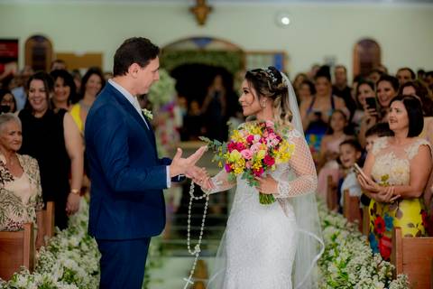 @dicamargodecoracoes⁠
Buffet: @andregourmet⁠
Banda para recepção: @elasduarte⁠
Transporte da noiva: @pratikamanobrista⁠
Cabelo e maquiagem: @fiore.institutodebeleza⁠
Vestido de noiva: @maisonvivianspier⁠
Waldyr Lantyer'