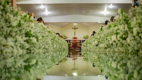 Espaço: @varandaspark⁠
Decoração: @dicamargodecoracoes⁠
Buffet: @andregourmet⁠
Banda para recepção: @elasduarte⁠
Transporte da noiva: @pratikamanobrista⁠
Cabelo e maquiagem: @fiore.institutodebeleza⁠
Vestido de noiva: @maisonvivianspier⁠'