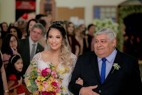 @dicamargodecoracoes⁠
Buffet: @andregourmet⁠
Banda para recepção: @elasduarte⁠
Transporte da noiva: @pratikamanobrista⁠
Cabelo e maquiagem: @fiore.institutodebeleza⁠
Vestido de noiva: @maisonvivianspier⁠
Waldyr Lantyer'