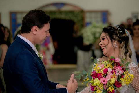 @dicamargodecoracoes⁠
Buffet: @andregourmet⁠
Banda para recepção: @elasduarte⁠
Transporte da noiva: @pratikamanobrista⁠
Cabelo e maquiagem: @fiore.institutodebeleza⁠
Vestido de noiva: @maisonvivianspier⁠
Waldyr Lantyer'