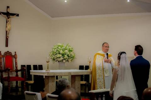 @dicamargodecoracoes⁠
Buffet: @andregourmet⁠
Banda para recepção: @elasduarte⁠
Transporte da noiva: @pratikamanobrista⁠
Cabelo e maquiagem: @fiore.institutodebeleza⁠
Vestido de noiva: @maisonvivianspier⁠
Waldyr Lantyer'