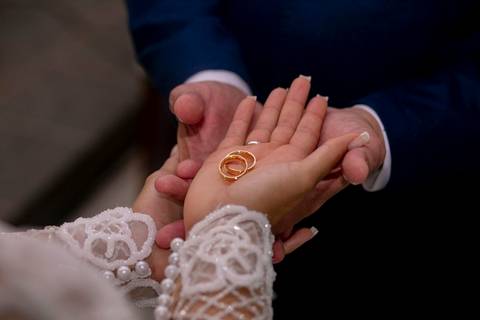 @dicamargodecoracoes⁠
Buffet: @andregourmet⁠
Banda para recepção: @elasduarte⁠
Transporte da noiva: @pratikamanobrista⁠
Cabelo e maquiagem: @fiore.institutodebeleza⁠
Vestido de noiva: @maisonvivianspier⁠
Waldyr Lantyer'