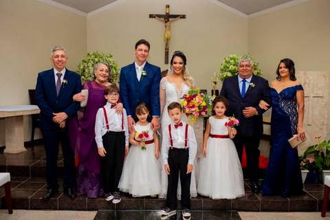 @dicamargodecoracoes⁠
Buffet: @andregourmet⁠
Banda para recepção: @elasduarte⁠
Transporte da noiva: @pratikamanobrista⁠
Cabelo e maquiagem: @fiore.institutodebeleza⁠
Vestido de noiva: @maisonvivianspier⁠
Waldyr Lantyer'