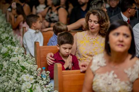 Espaço: @varandaspark⁠
Decoração: @dicamargodecoracoes⁠
Buffet: @andregourmet⁠
Banda para recepção: @elasduarte⁠
Transporte da noiva: @pratikamanobrista⁠
Cabelo e maquiagem: @fiore.institutodebeleza⁠
Vestido de noiva: @maisonvivianspier⁠'