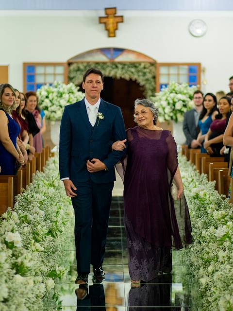 Espaço: @varandaspark⁠
Decoração: @dicamargodecoracoes⁠
Buffet: @andregourmet⁠
Banda para recepção: @elasduarte⁠
Transporte da noiva: @pratikamanobrista⁠
Cabelo e maquiagem: @fiore.institutodebeleza⁠
Vestido de noiva: @maisonvivianspier⁠'