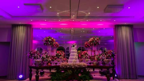 @dicamargodecoracoes⁠
Buffet: @andregourmet⁠
Transporte da noiva: @pratikamanobrista⁠
Cabelo e maquiagem: @fiore.institutodebeleza⁠
Vestido de noiva: @maisonvivianspier⁠
Waldyr Lantyer - Varandas Parque'