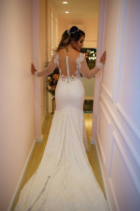 Noiva Pamella no @fiore.institutodebeleza⁠ vestindo @maisonvivianspier⁠. Makingof da noiva em Águas Claras-DF'