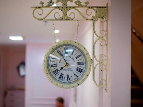 Noiva Pamella no @fiore.institutodebeleza⁠ vestindo @maisonvivianspier⁠. Makingof da noiva em Águas Claras-DF'