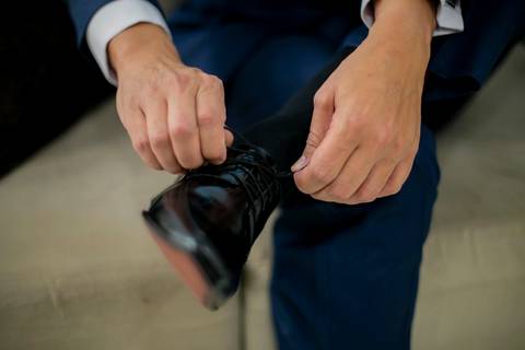 Noivo se arruma em Casa, Águas Claras-DF'