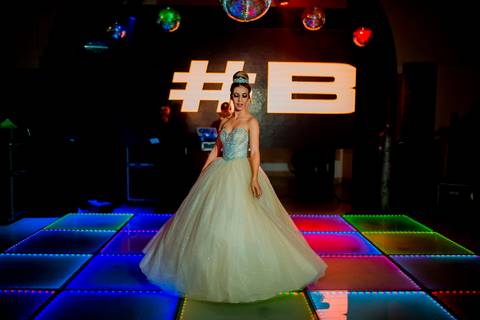 Festa de 15 ano em Luziânia-GO
Ensaio de 15 anos em Basilia
Fotografia de 15 anos por Waldyr Lantyer
Fotografia de 15 anos em Praia do Forte Bahia
Ser Fotógrafo
Waldyr José Andrade Lantyer
Waldyr Lantyer
Aniversário de 15 Anos'