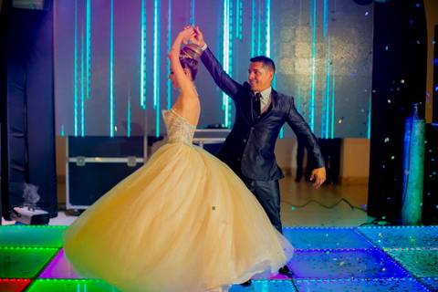 Festa de 15 ano em Luziânia-GO
Ensaio de 15 anos em Basilia
Fotografia de 15 anos por Waldyr Lantyer
Fotografia de 15 anos em Praia do Forte Bahia
Ser Fotógrafo
Waldyr José Andrade Lantyer
Waldyr Lantyer
Aniversário de 15 Anos'