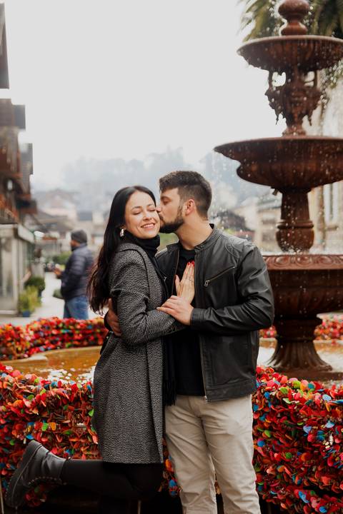 Pedido de casamento em gramado fonte do amor eterno gramadobook ensaio fotos barato prime gourmet fotografo noivado prime gourmet Ensaio Fotografico promocional promoção'