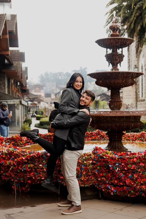 Pedido de casamento em gramado fonte do amor eterno gramadobook ensaio fotos barato prime gourmet fotografo noivado prime gourmet Ensaio Fotografico promocional promoção violinista'