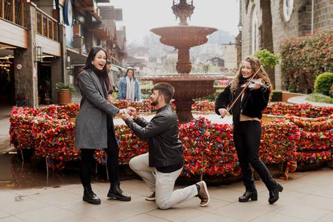 Pedido de casamento em gramado fonte do amor eterno gramadobook ensaio fotos barato prime gourmet fotografo noivado prime gourmet Ensaio Fotografico promocional promoção violinista'