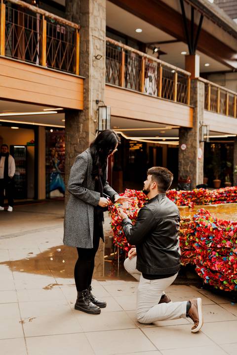 Pedido de casamento em gramado fonte do amor eterno gramadobook ensaio fotos barato prime gourmet fotografo noivado'