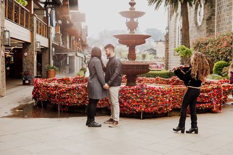 Pedido de casamento em gramado fonte do amor eterno gramadobook ensaio fotos barato prime gourmet fotografo noivado'