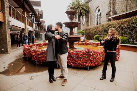 Pedido de casamento em gramado fonte do amor eterno gramadobook ensaio fotos barato prime gourmet fotografo noivado'