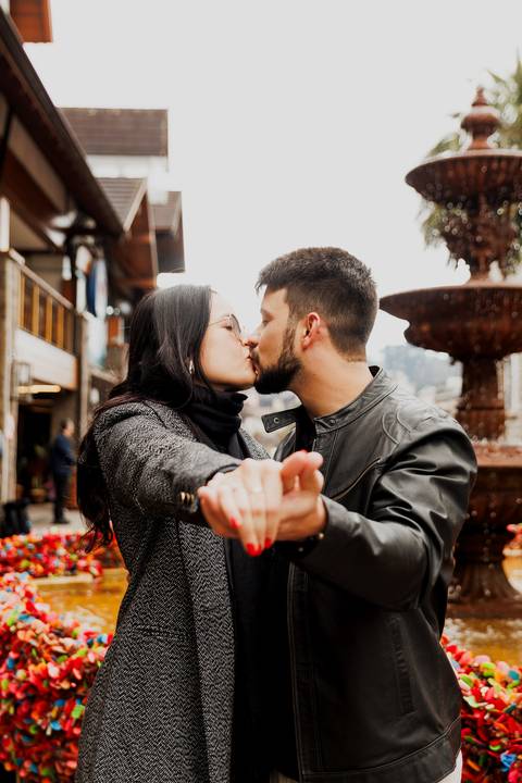 Pedido de casamento em gramado fonte do amor eterno gramadobook ensaio fotos barato prime gourmet fotografo noivado'