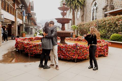 Pedido de casamento em gramado fonte do amor eterno gramadobook ensaio fotos barato prime gourmet fotografo noivado'