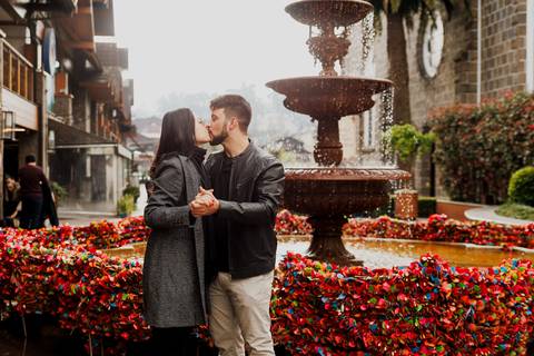 Pedido de casamento em gramado fonte do amor eterno gramadobook ensaio fotos barato prime gourmet fotografo noivado prime gourmet Ensaio Fotografico promocional promoção'