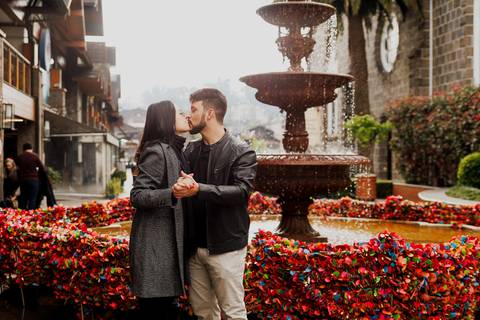 Pedido de casamento em gramado fonte do amor eterno gramadobook ensaio fotos barato prime gourmet fotografo noivado prime gourmet Ensaio Fotografico promocional promoção'