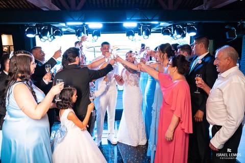 recepção noiva da duda do grau e samuel na cidade de pitangui no hotel mata do ceu com fotos profissinais do fotografo israel lemos'