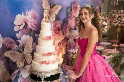 Bolo para festa de 15 anos em para de minas '