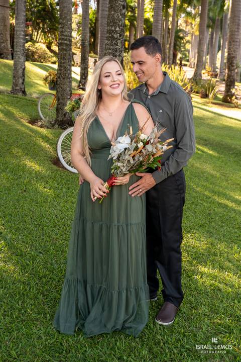 Foi incrível fotografar Francielly e Victor em seu ensaio pré-casamento no Espaço ShangriLa! Cada clique capturou a sintonia, o carinho e a felicidade desse casal de Pitangui, que está prestes a viver um momento inesquecível. Que esse amor continue sendo '