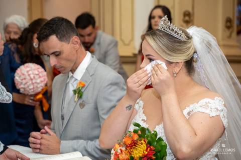 Noiva se emociona em iatngui '