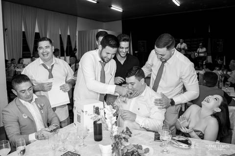 Se você está procurando um fotógrafo profissional em Bom Despacho (MG) para registrar seu casamento, ensaio fotográfico, aniversário ou evento especial, chegou ao lugar certo!

Meu nome é Israel, sou fotógrafo e videomaker com experiência em fotografia de'