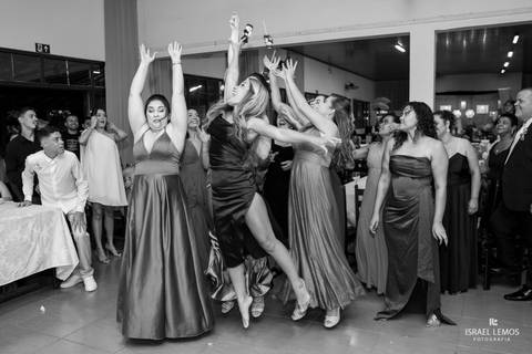 recepção de casamento em Pitangui no varandão com fotos oficiais do melhor fotografo de Pitangui Israel lemos'