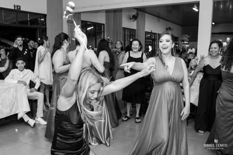 recepção de casamento em Pitangui no varandão com fotos oficiais do melhor fotografo de Pitangui Israel lemos'