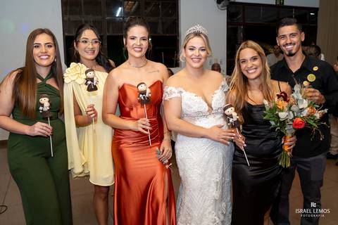 madrinhas pegando o buque em Pitangui '