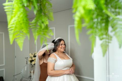 noiva se arrumando com fotos lindas foto fotografo de bom despacho Israel lemos fotografo em bom despacho'