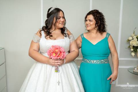 noiva se arrumando com fotos lindas foto fotografo de bom despacho Israel lemos fotografo em bom despacho'