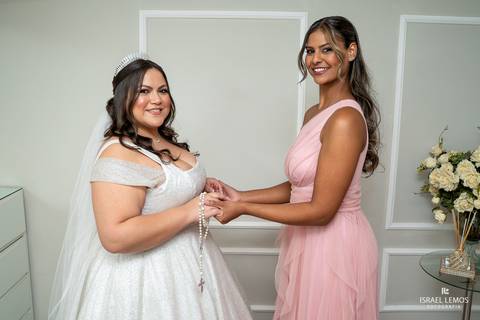 noiva se arrumando com fotos lindas foto fotografo de bom despacho Israel lemos fotografo em bom despacho'