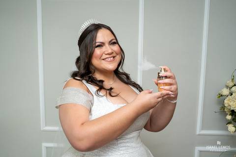 noiva se arrumando com fotos lindas foto fotografo de bom despacho Israel lemos fotografo em bom despacho'