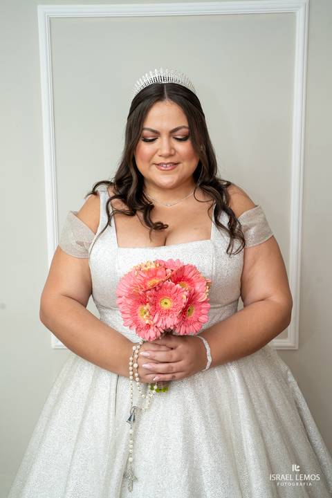 noiva se arrumando com fotos lindas foto fotografo de bom despacho Israel lemos fotografo em bom despacho'